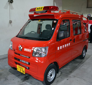 寄贈車両1 一般社団法人日本損害保険協会から寄贈された小型動力ポンプ付き軽消防自動車の画像