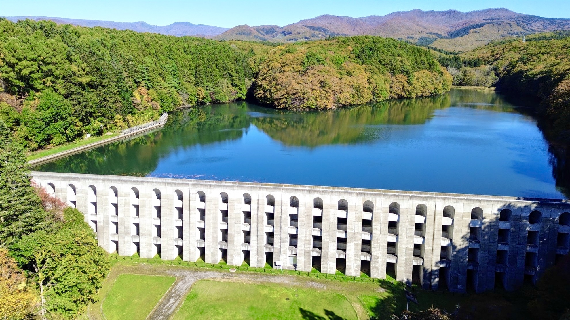 	笹流ダム堤体ドローン撮影