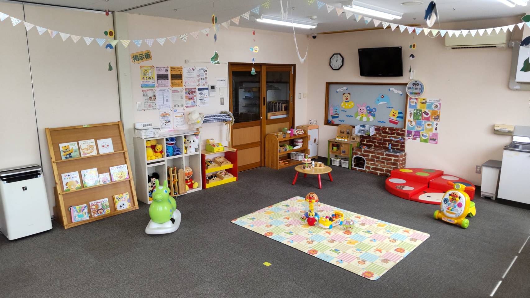 石川子育てサロン室内写真