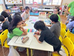 鍛治児童館での函館子ども会議のグループでの意見交流の様子