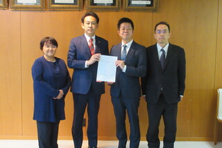 提言書手交式　写真