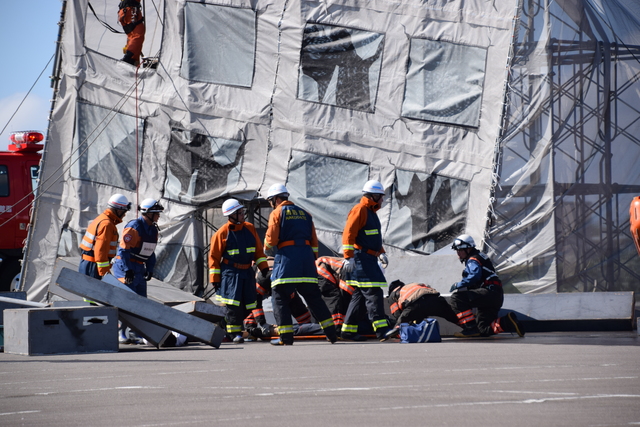 座屈建物救出訓練