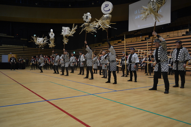 纏組による演技